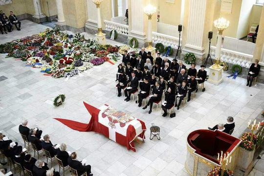 Lời trăng trối của chồng khiến Nữ hoàng Đan Mạch nghẹn ngào